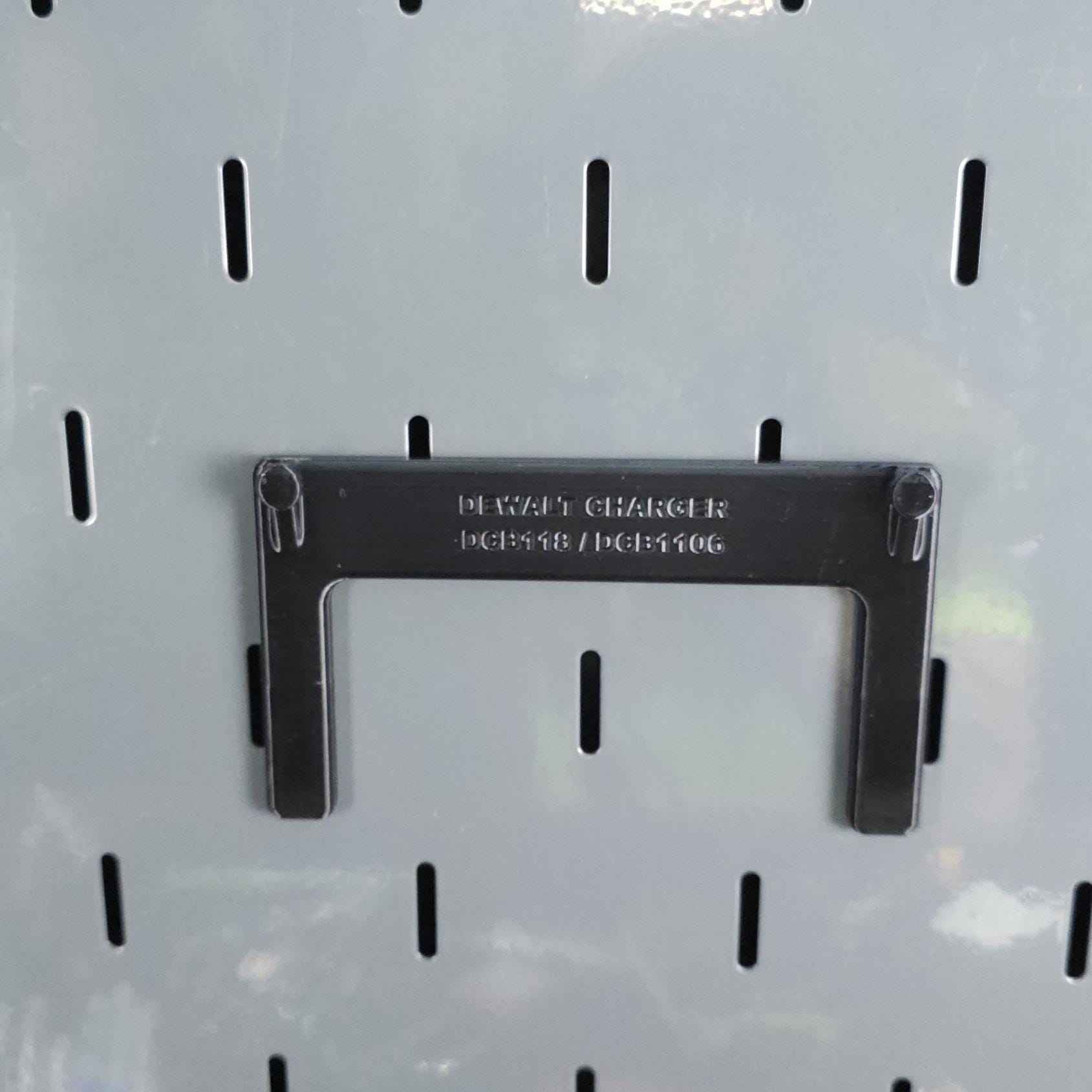 Mount for DeWalt DCB118/DCB1106 Fits US General Series 3 / ICON Hutch and Locker